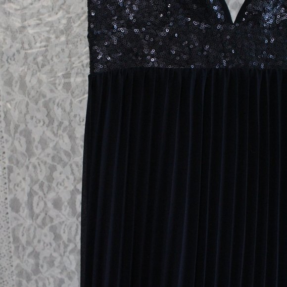 Lulu's Sequin Maxi Dress - Picture 3 of 6